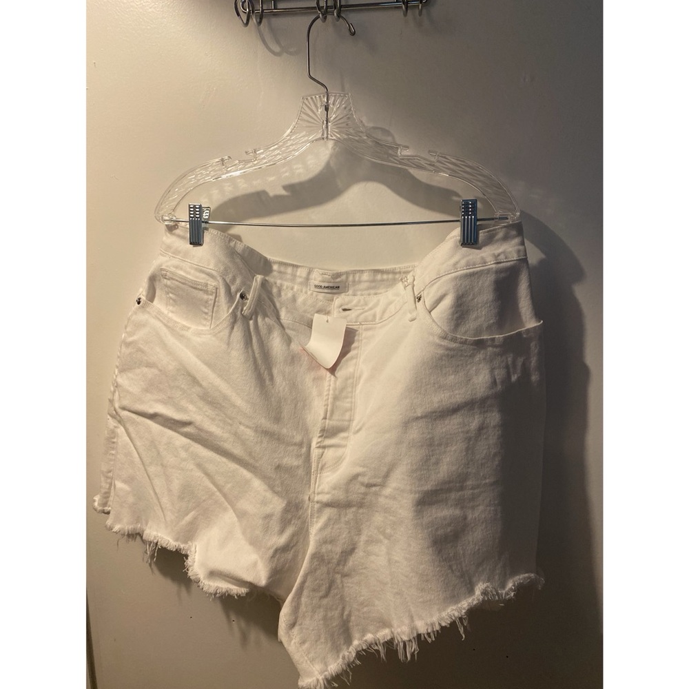 Never worn Good American shorts